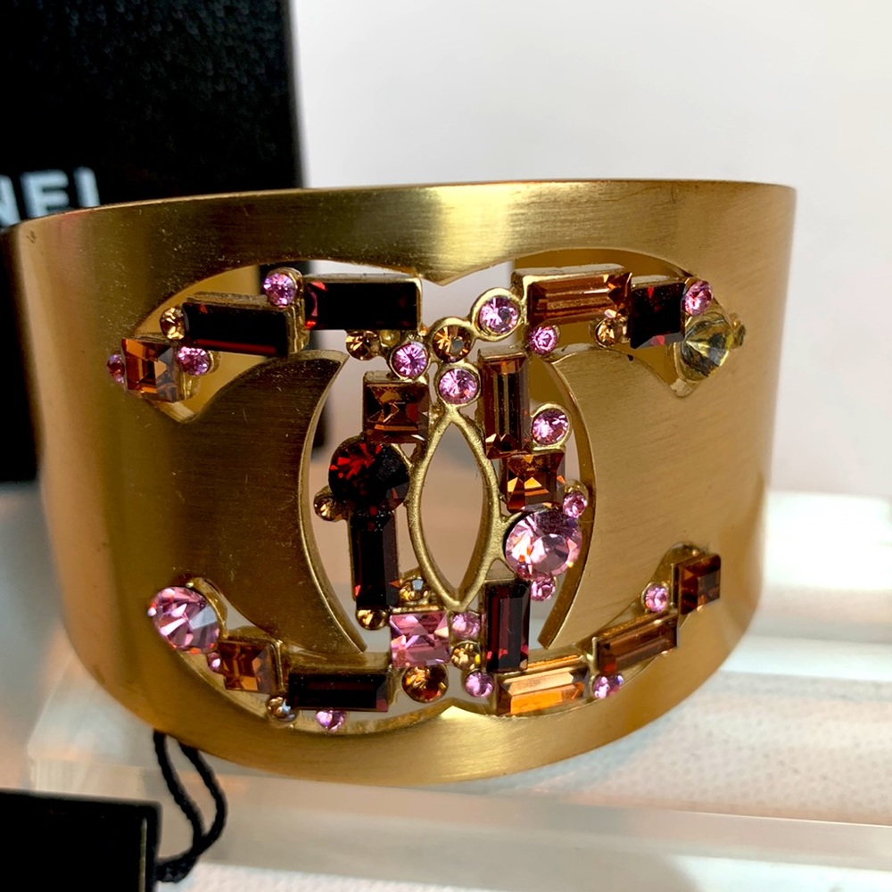 🦄 CHANEL Rare Pink Purple Jewel Stones Emerald Cut Gem Gold Bracelet Cuff CC💕